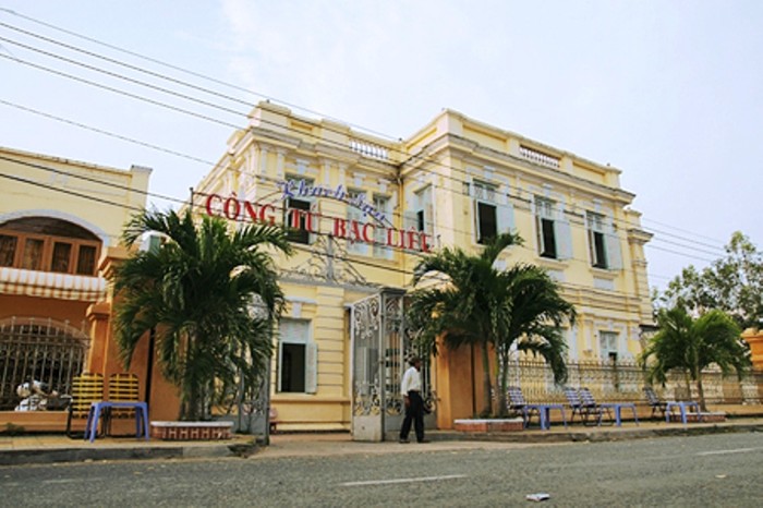 Nhà hàng, khách sạn Công tử Bạc Liêu ngày nay từng là nơi ở của Trần Trinh Huy, người được mệnh danh là "Công tử Bạc Liêu" với những cuộc ăn chơi "vô tiền khoáng hậu"...