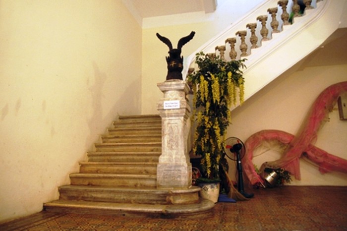 Lối cầu thang dẫn lên phòng của Công tử Bạc Liêu
