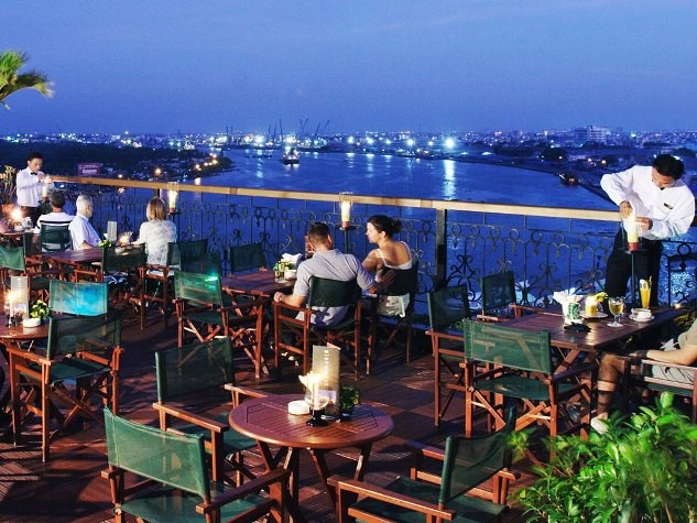 Nằm cạnh sông Sài Gòn từ khách sạn có thể ngắm toàn thành phố