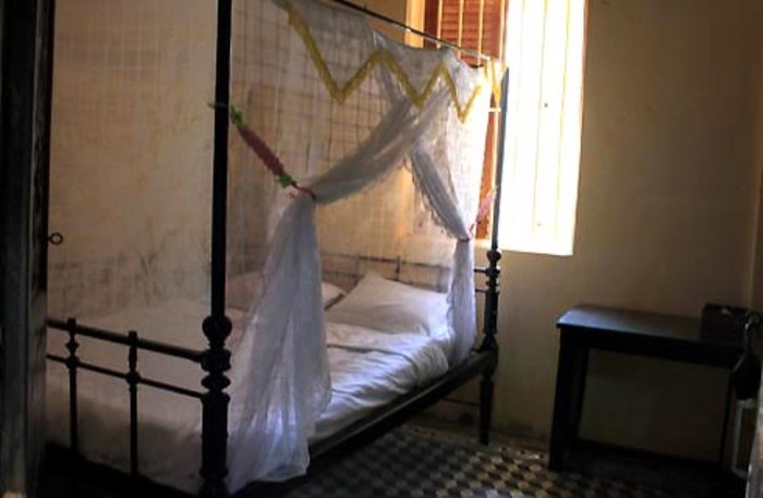 Hai phòng ngủ trong ngôi nhà cho con trai và con gái nay của gia tộc họ Huỳnh xưa nay được đưa vào phục vụ khách du lịch. Trả 700.000 đồng mỗi đêm, du khách được trải nghiệm cảm giác sống trong ngôi nhà quý tộc thời xưa.