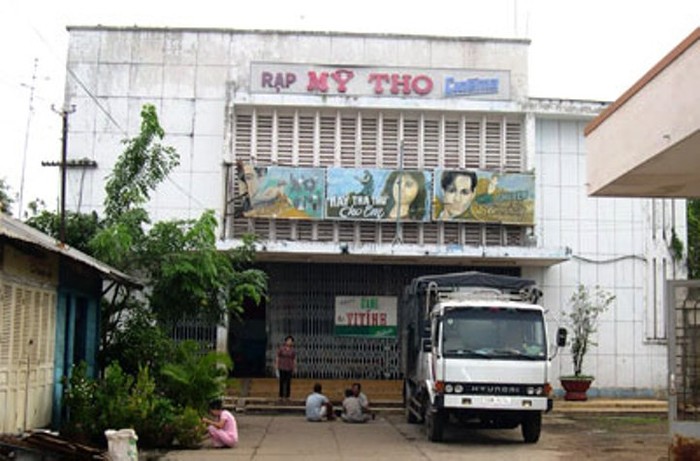 Trụ sở gánh hát Huỳnh Kỳ của Bạch công tử ngày nào giờ là rạp Mỹ Tho và một phần trở thành siêu thị Tiền Giang