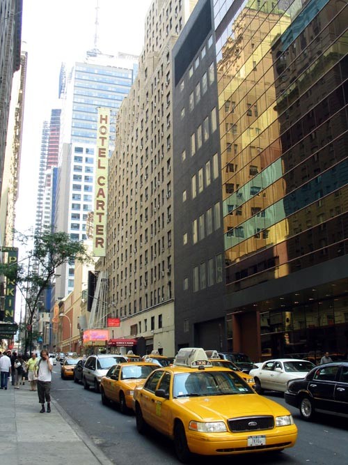 Khách sạn Carter nằm ở ngay trung tâm của quảng trường Thời đại - New York được biết đến với dịch vụ hoàn hảo, là một trong những khách sạn hạng nhất nước Mỹ