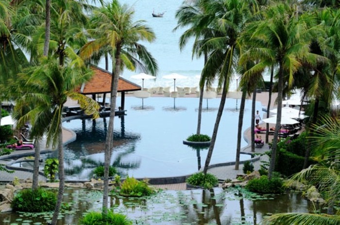 Cả hai khu du lịch sinh thái Anantara và Ngọc Viên Islands đáng đứng trước nguy cơ "đắp chiếu" nếu Sỹ Ngàn bị phá sản.