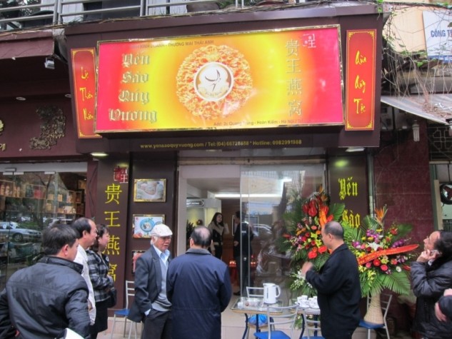 Cửa hàng số 2C Quang Trung, Hoàn Kiếm - Hà Nội nơi bán và trưng bày các sản phẩm mang nhãn hiệu Yến Sào Quý Vương