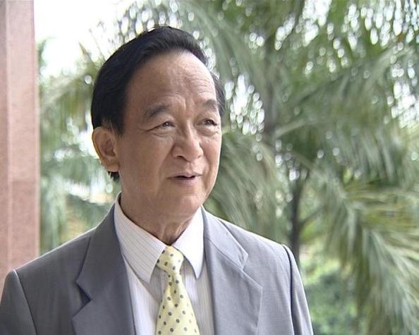 GS Nguyễn Lân Dũng lạc quan về mức tăng trưởng của kinh tế Việt Nam trong 2013 (Ảnh VTV).