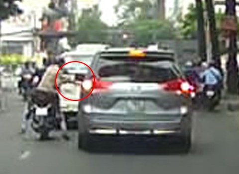 Hai tên cướp gương đã bị bắt nhờ clip từ camera hành trình của độc giả. Ảnh: Diệp Duy Lam