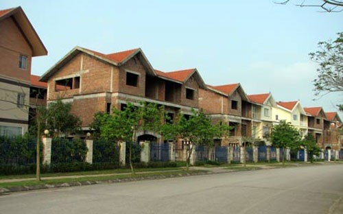 Thị trường biệt thự Hà Nội hiện có khoảng 13.000 căn, trong đó nhiều dự án vùng ven như Hoài Đức, Mê Linh không có người hỏi mua.