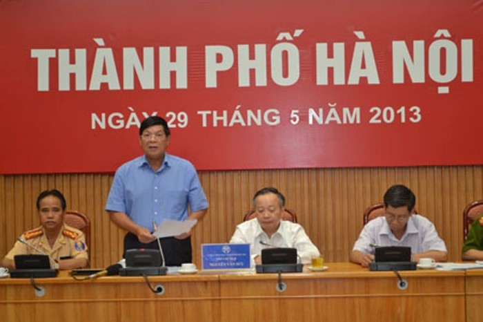 Ông Nguyễn Quốc Hùng - Giám đốc Sở GTVT Hà Nội phát biểu tại Hội nghị trực tuyến toàn quốc về bảo đảm trật tự ATGT quý II.2013.