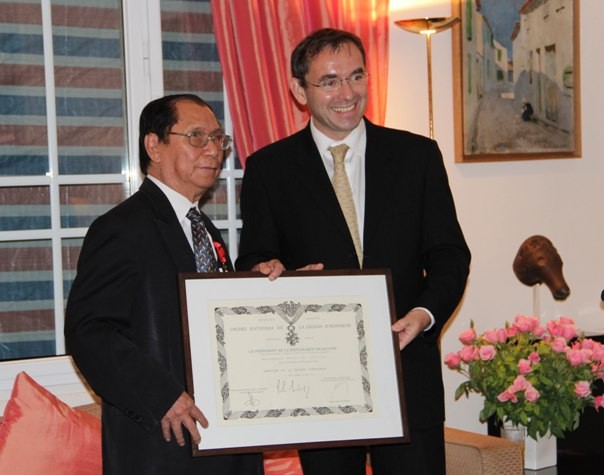 Đại sứ quán Pháp, ông Jean-Noël Poirier đã thay mặt Chính phủ Pháp trao Huân chương Bắc đẩu Bội tinh hạng Nhì (trong 5 Hạng) cho ông Trịnh Ngọc Thái