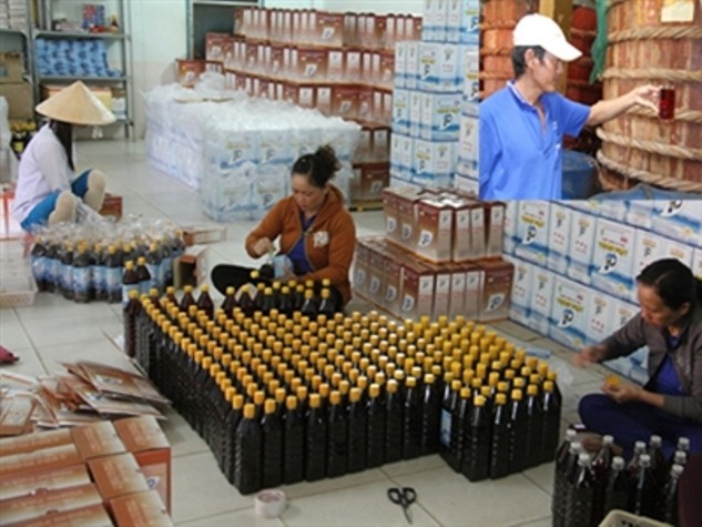 Sản xuất nước mắm truyền thống tại cơ sở sản xuất nước mắm Thịnh Phát ở thị trấn Dương Đông, Phú Quốc. Ảnh: Đại Dương.