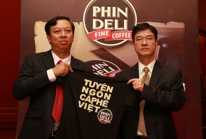 Trước đó tại Việt Nam ông Phạm Đình nguyên đã tổ chức họp báo "Tuyên ngôn cà phê Việt" và giới thiệu thương hiệu cà phê Phin Deli là thương hiệu cà phê sạch