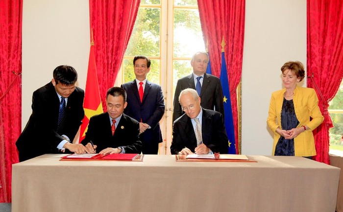 Hôm 24/9, hãng hàng không tư nhân Việt Nam VietJet Air đã ký kết thỏa thuận mua 92 chiếc A320 của hãng hàng không Airbus tại Paris trong khuôn khổ chuyến thăm chính thức nước Pháp của Thủ tướng Nguyễn Tấn Dũng.