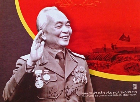 Với người dân Việt Nam, Đại tướng Võ Nguyên Giáp là vị anh hùng của dân tộc.