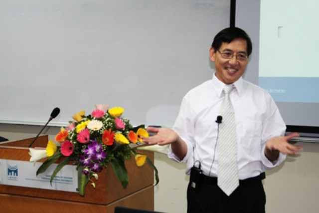 GS.TS. Bùi Tùng, Giám đốc Chương trình Hawaii tại Việt Nam.