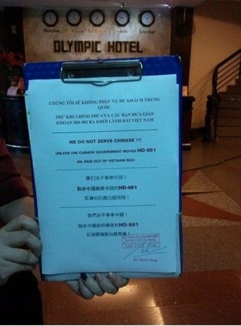 Bảng thông báo của khách sạn Olympic.