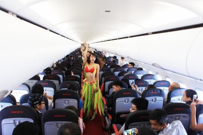 Chiêu PR của VietJet Air khiến hàng khách &quot;đỏ mặt&quot;...