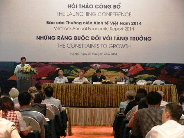 Hội thảo công bố Báo cáo thường niên Kinh tế Việt Nam 2014 (ảnh H.Lực)