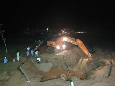 Một trong số những lần khắc phục sự cố vỡ đường ống nước sông Đà