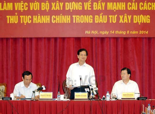 Thủ tướng Nguyễn Tấn Dũng (ở giữa) phát biểu chỉ đạo tại buổi làm việc với Bộ Xây dựng (ảnh nguồn VGP)