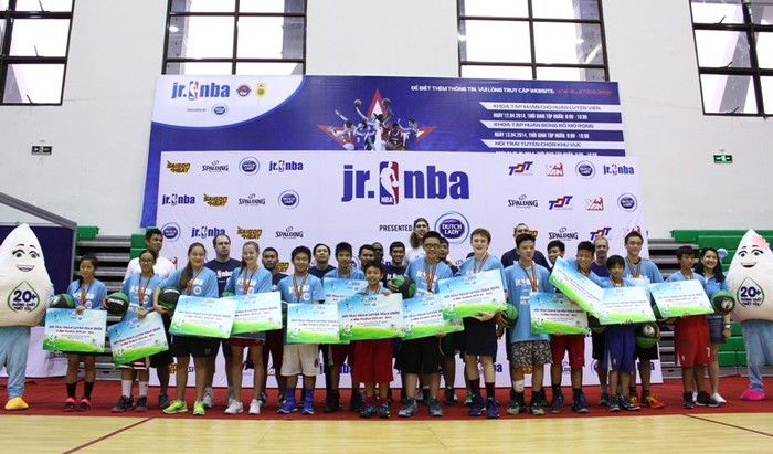14 thí sinh thắng cuộc trong chương trình phát triển tài năng trẻ quốc tế của Hiệp hội Bóng rổ Nhà nghề Mỹ (Jr. NBA) tại Việt Nam năm nay sẽ được xem trực tiếp Giải NBA Toàn cầu 2014.
