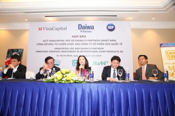 Đại diện Quỹ VinaCapital Vietnam Opportunity Fund, Daiwa PI Partners và Công ty CP Sữa Quốc Tế (IDP) công bố chương trình hợp tác đầu tư.