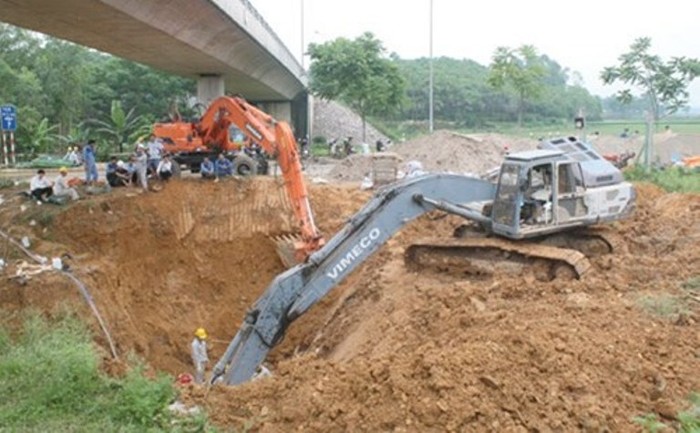 Đường ống nước sạch sông Đà đã 9 lần vỡ sau 3 năm sử dụng - Ảnh: Lê Quân