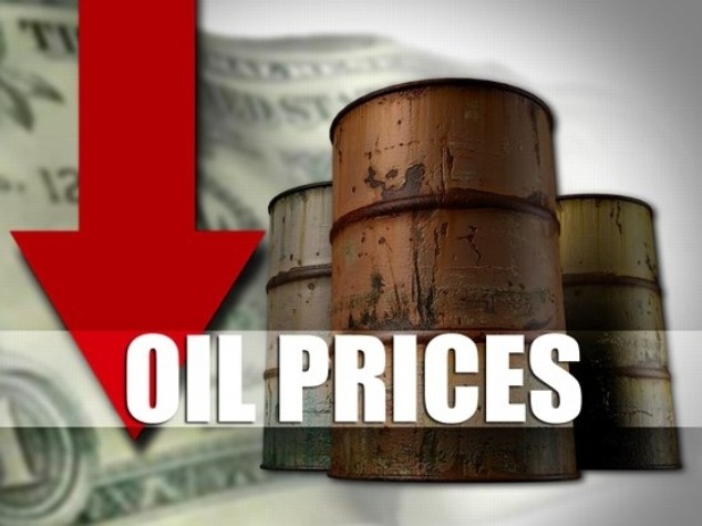 Giá xăng dầu tiếp tục giảm gây ảnh hưởng tiêu cực đến kinh tế Việt Nam (Ảnh minh họa)