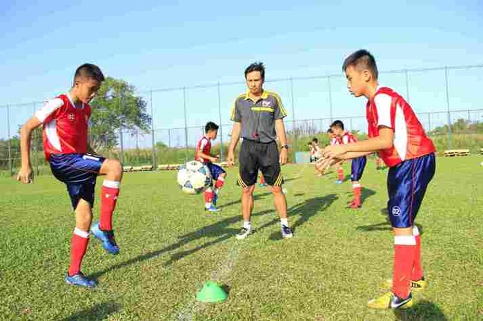 Khi được tuyển chọn trở thành học viên các em sẽ được đào tạo bài bản kỹ năng chơi bóng chuyên nghiệp theo mô hình đào tạo chuẩn của các câu lạc bộ, cac học viện bóng đá trên thế giới