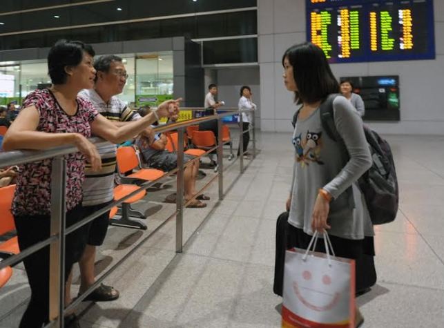 Niềm vui gặp lại người tân của gia đình một hành khách trên chuyến bay của Vietjet.