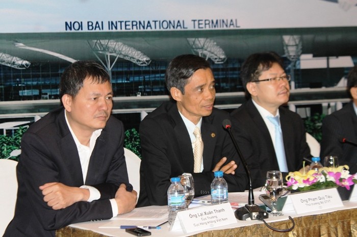 Thứ trưởng Phạm Quý Tiêu (thứ hai từ trái qua phải) giải đáp thắc mắc tại hội thảo.