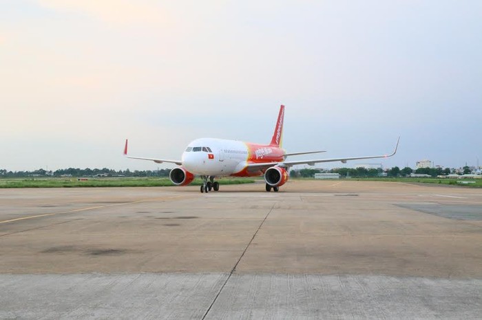 Sau chuyến bay hành trình dài từ Đức, chiếc tàu bay A320 thứ 24 của Vietjet đã hạ cánh xuông sân bay Tân Sơn Nhất vào chiều 13/5