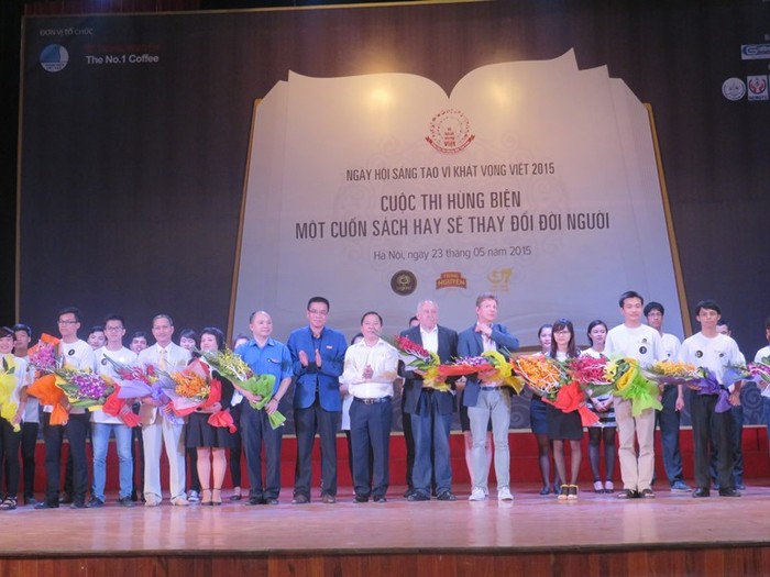 &quot;Ngày hội Sáng tạo Vì Khát vọng Việt 2015&quot; được khởi động tại Học viên Thanh thiếu niên Việt Nam, nổi bật ngay buổi sáng ngày hội là cuộc thi hùng biện “Một cuốn sách hay, sẽ thay đổi đời người”.