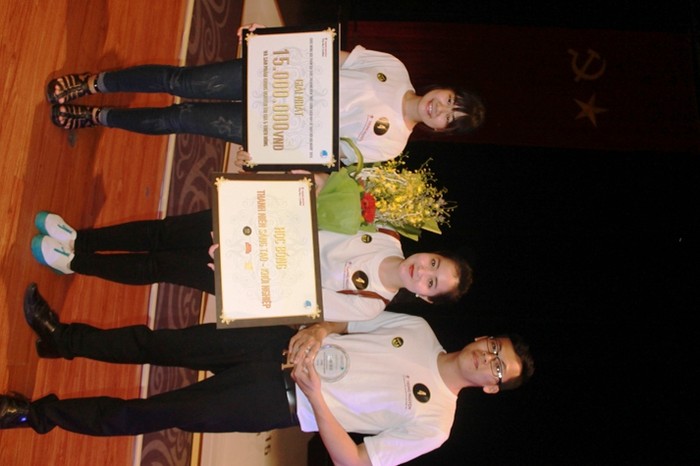 Đội số 4 với biệt danh Biệt đội siêu nhân đỏ của Học viện Thanh Thiếu niên Việt Nam đã giành giải nhất cuộc thi hùng biện &quot;một cuốn sách hay sẽ thay đổi đời người&quot;.