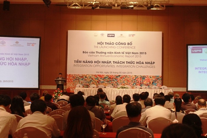 Hội thảo công bố Báo cáo Thường niên Kinh tế Việt Nam 2015: “Tiềm năng hội nhập, thách thức hoà nhập”.