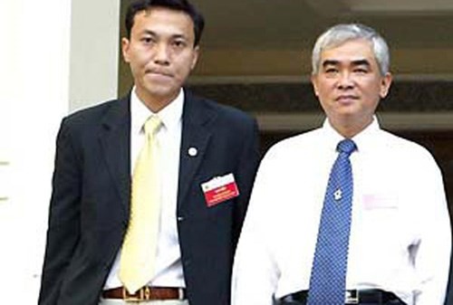 Ông Lê Hùng Dũng (phải) và Trần Quốc Tuấn bị tố cáo nhận hối lộ 100 triệu đồng khiến dư luận sửng sốt - Ảnh: Ngô Nguyễn - Thanh Niên