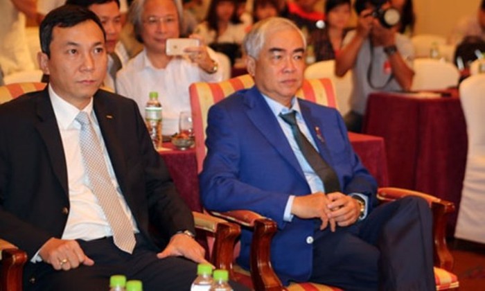 Phó Chủ tịch Trần Quốc Tuấn và Chủ tịch Lê Hùng Dũng trong một hội nghị của VFF Ảnh: Quang Liêm