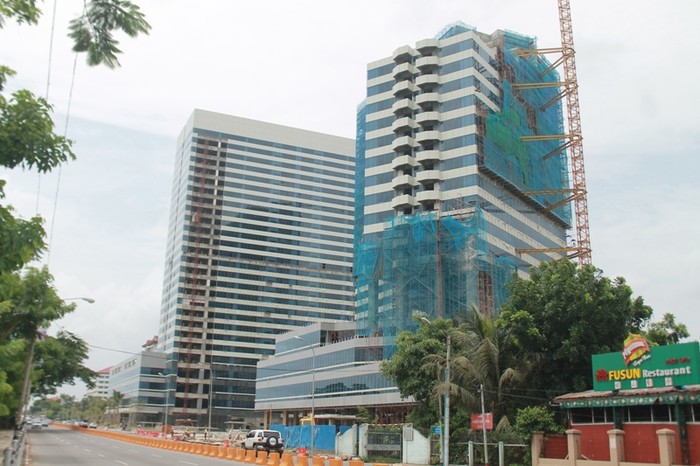 Khu khách sạn đang được gấp rút hoàn thành với tiêu chuẩn 5 sao với 420 phòng, giá thuê phòng tại TP Yangon vào khoảng 250 USD/phòng/đêm.