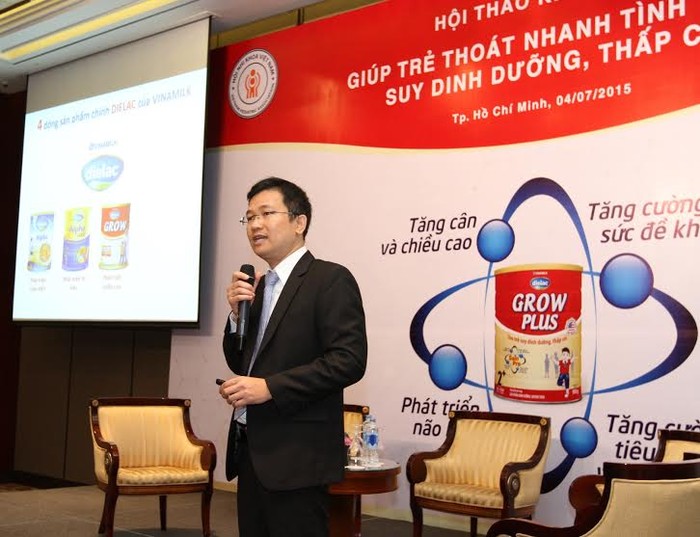 Ông Mai Thanh Việt – Giám đốc Marketing ngành hàng sữa bột, Vinamilk - đại diện công ty - giới thiệu đến người tiêu dùng các sản phẩm dinh dưỡng chất lượng của Vinamilk.