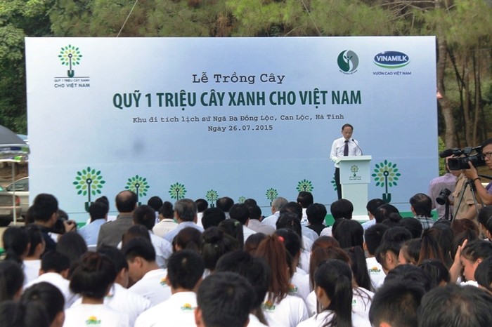 Vinamilk và Quỹ 1 triệu cây xanh cho Việt Nam dừng chân tại &quot;địa chỉ đỏ&quot; Khu di tích Thanh niên xung phong Ngã ba Đồng Lộc (Can Lộc - Hà Tĩnh).