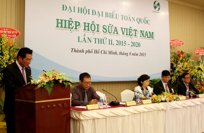 Ông Trần Quang Trung – Phó Chủ Tịch Hiệp hội Sữa Việt Nam, nguyên Cục trưởng Cục An toàn vệ sinh Thực phẩm (đang phát biểu) được Ban chấp hành khóa II (nhiệm kỳ 2015-2020) tín nhiệm bầu là Chủ tịch Hiệp hội sữa Việt Nam.
