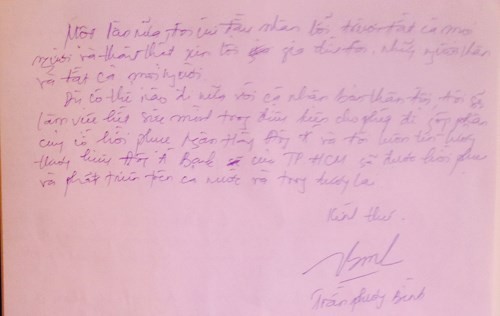Tâm thư viết tay xin lỗi cổ đông, khách hàng và nhân viên của ông Trần Phương Bình. Ảnh Lệ Chi - VnExpress.