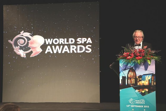 Ông Graham Cooke – Sáng lập và Chủ tịch hội đồng giải thưởng World Travel Award đánh giá Intercontinental Đà nẵng là khu nghỉ dưỡng đẹp nhất hành tinh.