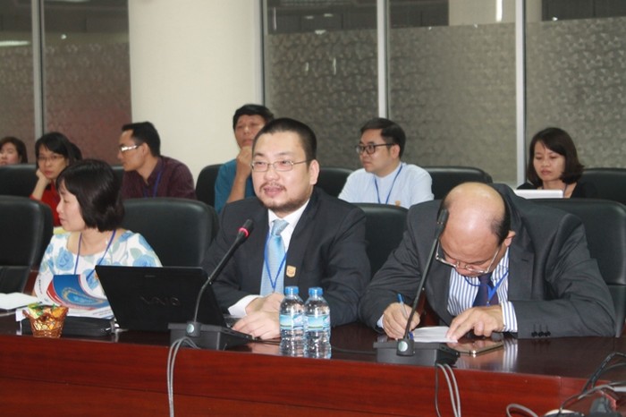 TS. Nguyễn Danh Nguyên – Viện trưởng Viện Kinh tế và Quản lý (ngồi giữa) phát biểu tại Hội thảo