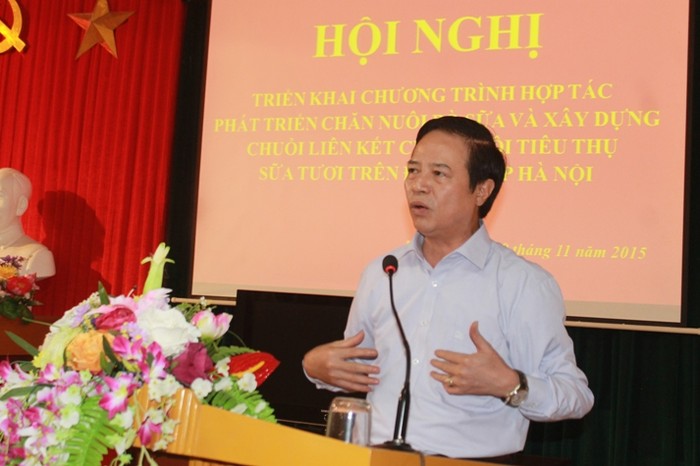 Ông Hoàng Thanh Vân - Cục trưởng Cục Chăn nuôi Việt Nam: Trong thời điểm kinh tế khó khăn, khi nhà nhà đều giảm chi tiêu thì việc đưa ra sản phẩm chất lượng giá thành giảm là biện pháp giúp doanh nghiệp cạnh tranh trên thị trường.