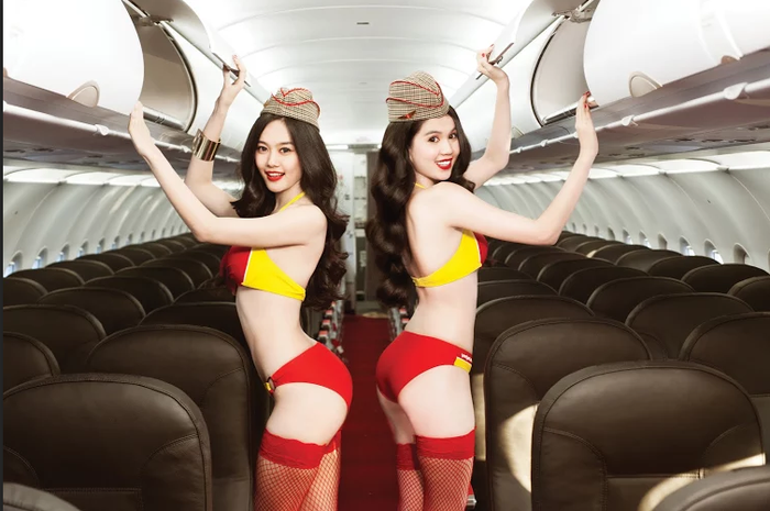 Tháng 9/2014, những hình ảnh hậu trường buổi chụp hình người mẫu mặc bikini được cho là quảng bá cho hãng bay Vietjet vô tình rò rỉ trên mạng xã hội, đã nhận được vô số những phản hồi trái chiều từ dư luận.