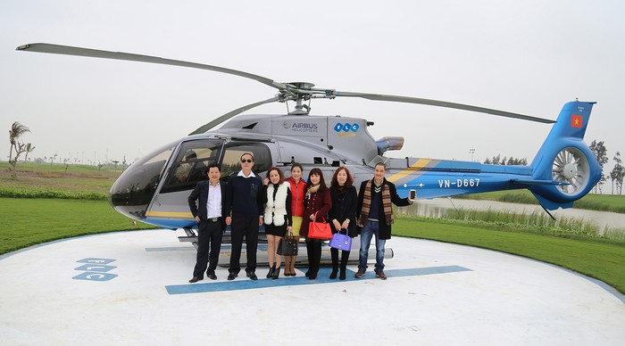 Những chủ nhân biệt thự biển FLC L’Amoura thích thú đi trực thăng thăm biệt thự