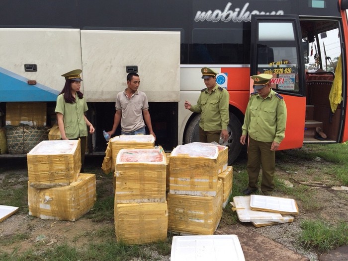 Cơ quan chức năng bắt giữ ần 1 tấn nội tạng động vật hôi thối tại Thanh Hóa vào tháng 9/2015 (ảnh Tạp chí Công thương)