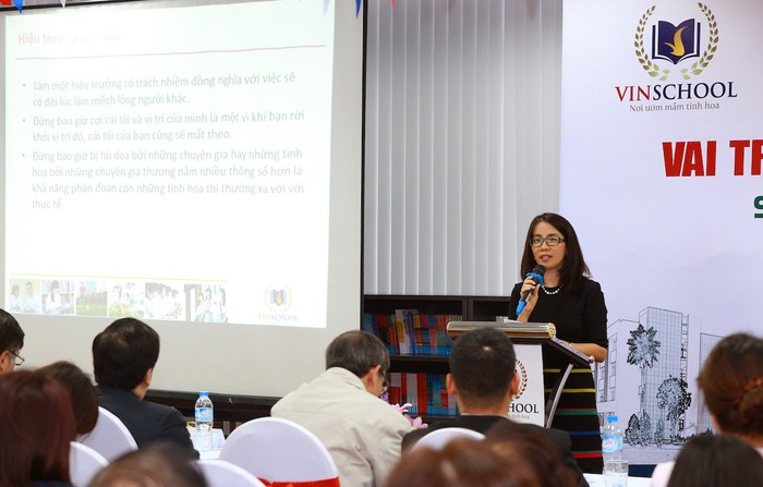 Bà Phan Hà Thủy, Tổng Hiệu trưởng Hệ thống giáo dục Vinschool chia sẻ tại hội thảo.