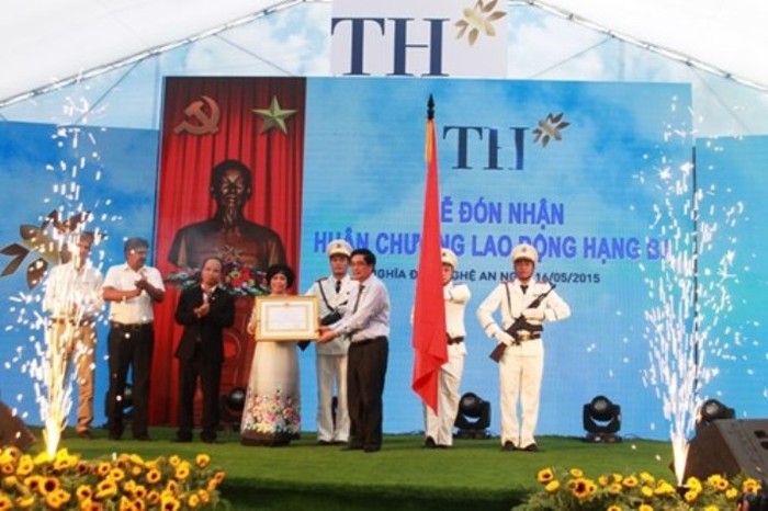 Tập đoàn TH vinh dự được Đảng, Nhà nước trao tặng Huân chương Lao động hạng ba.