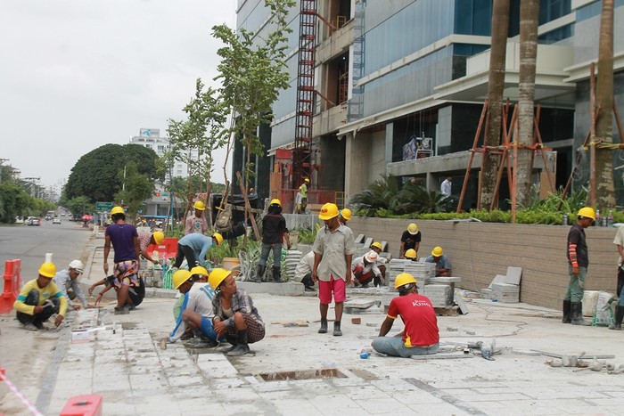 Công nhân người lao động thi công tại dự án Khu phức hợp HAGL Myanmar Centre - Ảnh H.Lực/ giaoduc.net.vn.